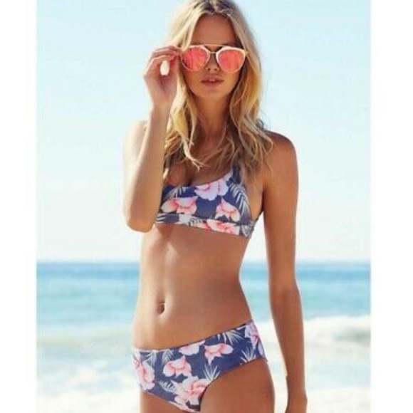 Sexy and Chic Blue/Pink Floral Bikini - Picture 2 of 8